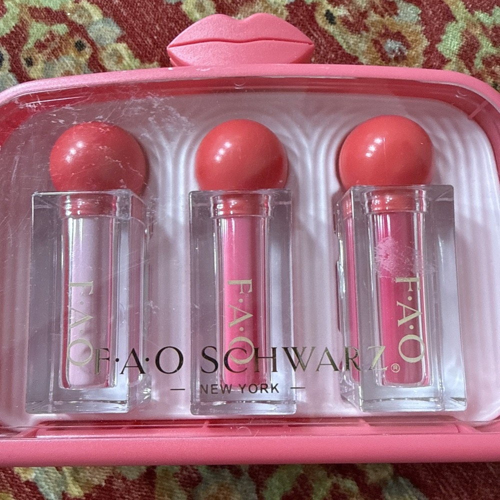 FAO Schwarz‎ Kids Lip Gloss Set 3 Pieces in Pink Lip Shaped Carrying Case New